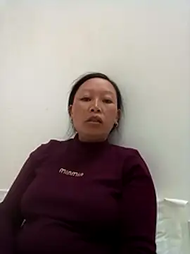 girl-hot2x online show from 19, 11, 2025