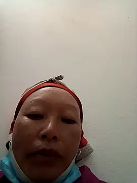 girl-hot2x online show from 27, 11, 2025