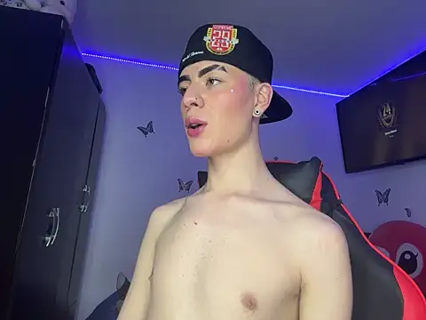 Snapshot of divine_philp77 chatting on 13, 11, 2025 divine philp77 online show from 13, 11, 2025