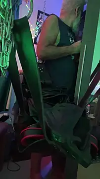 Snapshot of LeatherSdaddy chatting on 17, 12, 2025 LeatherSdaddy online show from 17, 12, 2025