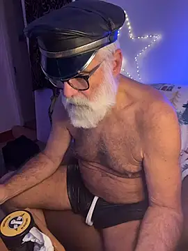 Snapshot of LeatherSdaddy chatting on 21, 12, 2025 LeatherSdaddy online show from 21, 12, 2025
