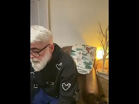 Snapshot of LeatherSdaddy chatting on 5, 1, 2026 LeatherSdaddy online show from 5, 1, 2026