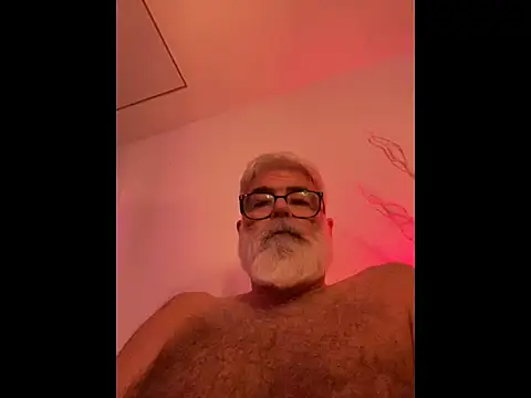 Snapshot of LeatherSdaddy chatting on 7, 1, 2026 LeatherSdaddy online show from 7, 1, 2026