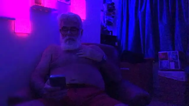 Snapshot of LeatherSdaddy chatting on 8, 4, 2026 LeatherSdaddy online show from 8, 4, 2026