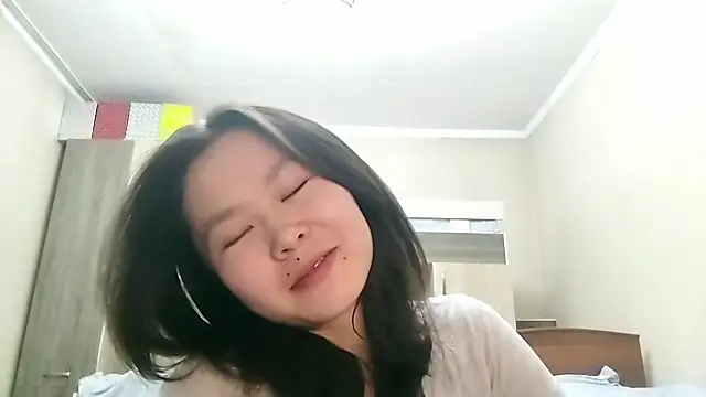 Snapshot of HuldaKye chatting on 21, 11, 2025 HuldaKye online show from 21, 11, 2025