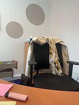 Snapshot of Deessenympho chatting on 9, 3, 2026 Deessenympho online show from 9, 3, 2026