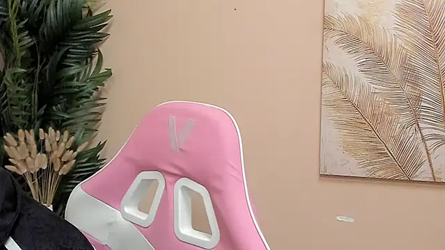 TawnyOkane online show from 13, 11, 2025