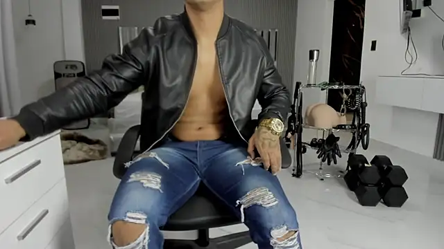 Snapshot of master_leather chatting on 10, 6, 2026 master leather online show from 10, 6, 2026