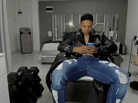 Snapshot of master_leather chatting on 18, 7, 2026 master leather online show from 18, 7, 2026