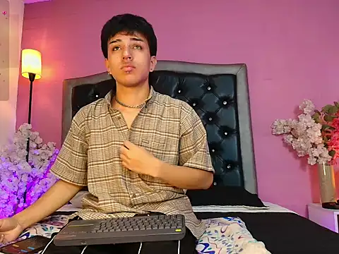 Snapshot of Davel_Svetla chatting on 15, 11, 2025 Davel Svetla online show from 15, 11, 2025