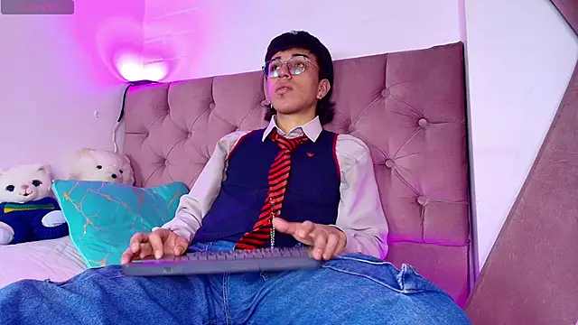 Snapshot of Davel_Svetla chatting on 18, 11, 2025 Davel Svetla online show from 18, 11, 2025