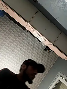 hotguy71000 online show from 5, 12, 2025