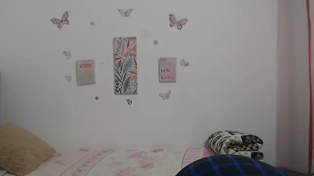 AishaOwens online show from 4, 12, 2025