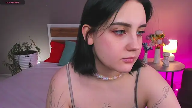 Snapshot of hey_tessa chatting on 1, 2, 2026 hey tessa online show from 1, 2, 2026