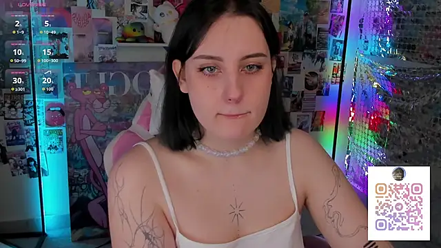 Snapshot of hey_tessa chatting on 2, 3, 2026 hey tessa online show from 2, 3, 2026