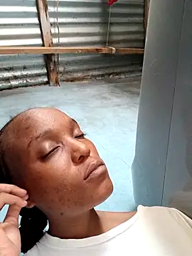 Beverlygurlx6 online show from 18, 2, 2026