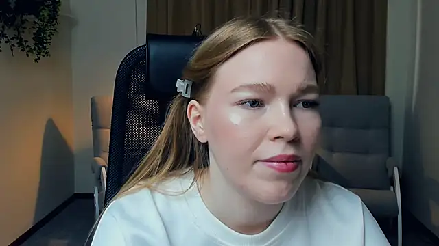 Snapshot of LavetaShiroma chatting on 15, 11, 2025 LavetaShiroma online show from 15, 11, 2025