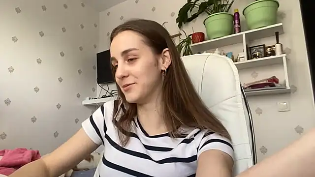 Snapshot of SweetieKatie chatting on 15, 12, 2025 SweetieKatie online show from 15, 12, 2025