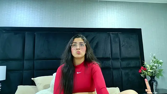 LuisaFranco online show from 5, 12, 2025