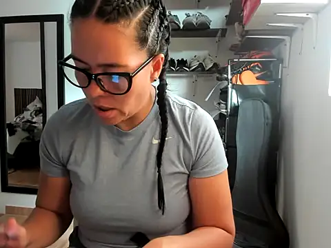 caroline 47 online show from 13, 4, 2026