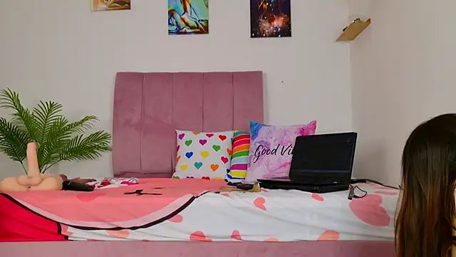 ginny ross online show from 25, 7, 2026