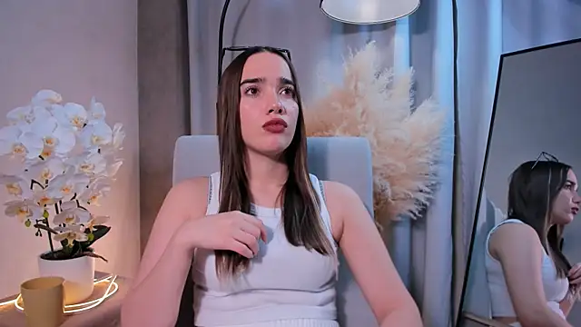 Snapshot of NoraBuffa chatting on 20, 11, 2025 NoraBuffa online show from 20, 11, 2025