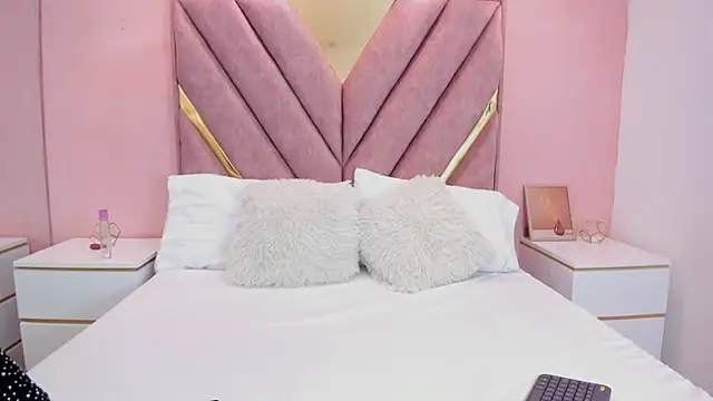 roxyflame  online show from 16, 12, 2025