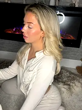 Snapshot of peachcindyy chatting on 16, 11, 2025 peachcindyy online show from 16, 11, 2025