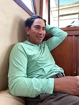 Snapshot of algila08 chatting on 16, 4, 2026 algila08 online show from 16, 4, 2026