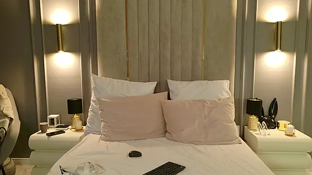 Snapshot of RileyHeaven chatting on 15, 11, 2025 RileyHeaven online show from 15, 11, 2025