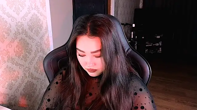 Emma Uilson online show from 5, 2, 2026