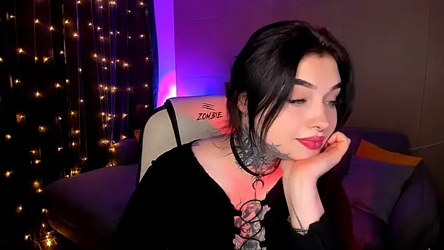 Snapshot of EmilyWoods_ chatting on 20, 11, 2025 EmilyWoods online show from 20, 11, 2025