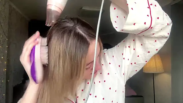 Emily lyy online show from 24, 11, 2025