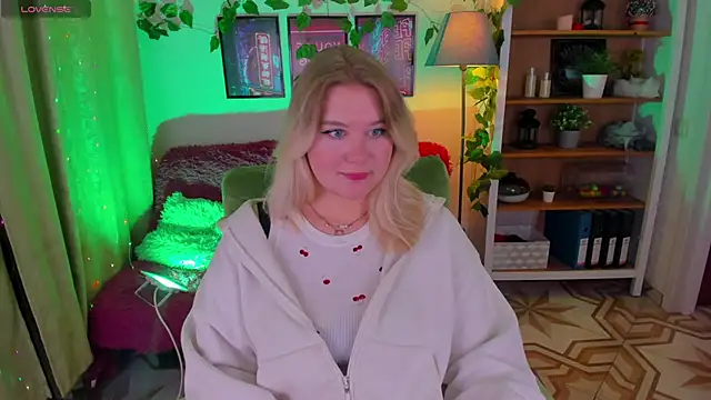 Snapshot of LouiseMous chatting on 30, 11, 2025 LouiseMous online show from 30, 11, 2025