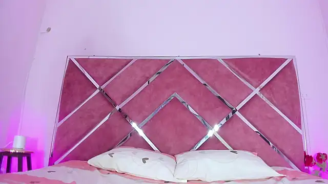 Snapshot of ZoeClarkk_ chatting on 25, 2, 2026 ZoeClarkk online show from 25, 2, 2026