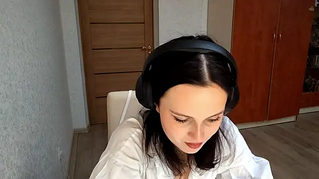 LouiseMarengo online show from 20, 12, 2025