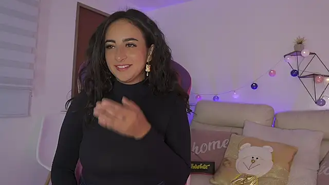 Snapshot of Enola_Holmes_ chatting on 29, 11, 2025 Enola Holmes online show from 29, 11, 2025