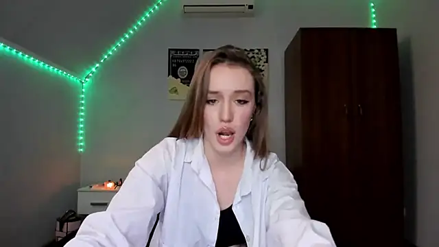 Snapshot of tinyglow chatting on 2, 12, 2025 tinyglow online show from 2, 12, 2025