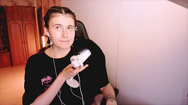 Snapshot of KristinaScott chatting on 13, 2, 2026 KristinaScott online show from 13, 2, 2026