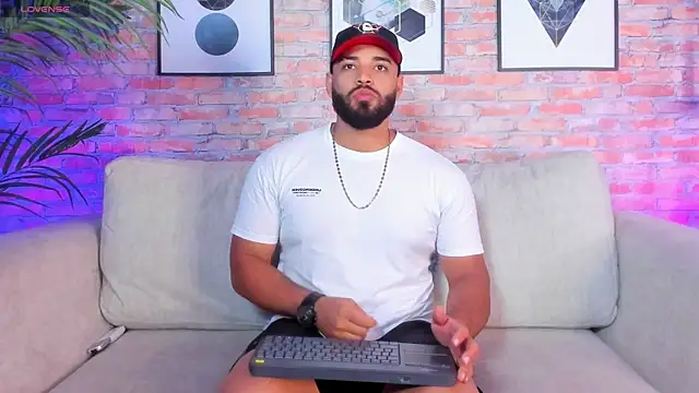 Snapshot of Chris_Varden chatting on 2, 12, 2025 Chris Varden online show from 2, 12, 2025