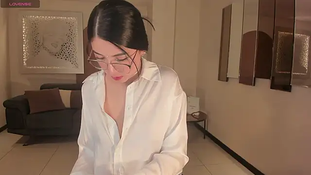 HaileyRoss  online show from 5, 12, 2025