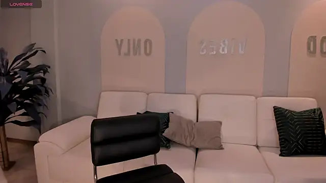 Snapshot of ZaraKafruni chatting on 14, 6, 2026 ZaraKafruni online show from 14, 6, 2026