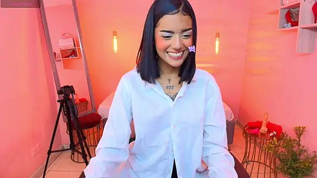 Snapshot of Milu_carbajal_x chatting on 1, 12, 2025 Milu carbajal x online show from 1, 12, 2025