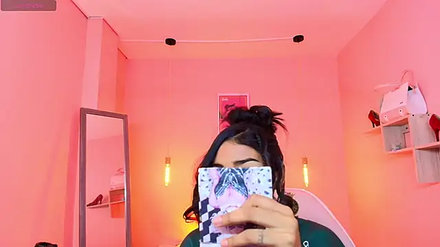 Snapshot of Milu_carbajal_x chatting on 2, 12, 2025 Milu carbajal x online show from 2, 12, 2025