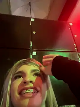 Snapshot of ValerySalasar chatting on 16, 11, 2025 ValerySalasar online show from 16, 11, 2025