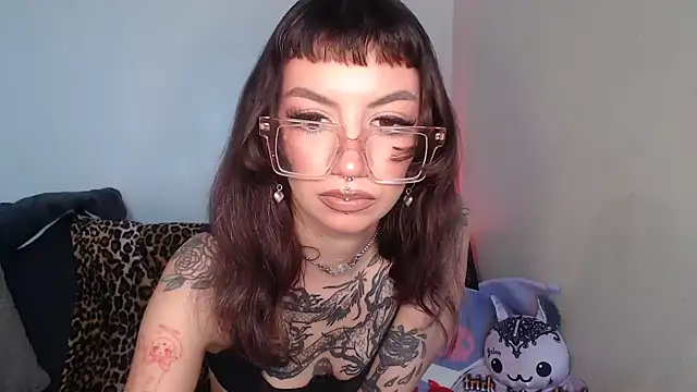 Snapshot of sugarthekitten chatting on 15, 11, 2025 sugarthekitten online show from 15, 11, 2025