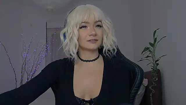 Snapshot of MiniMuse chatting on 3, 12, 2025 MiniMuse online show from 3, 12, 2025