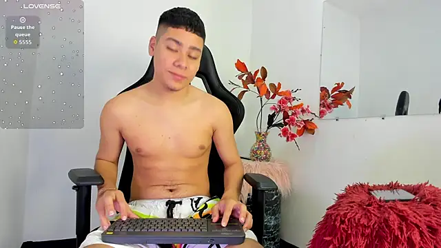 Lucastorrez01 online show from 16, 1, 2026