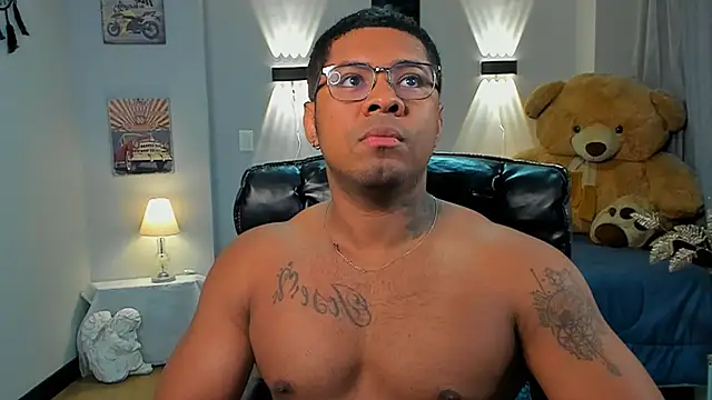 Snapshot of LEONHDZ chatting on 17, 11, 2025 LEONHDZ online show from 17, 11, 2025