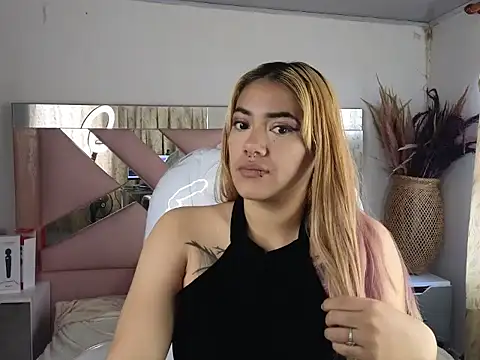 Snapshot of KloeeCavallier chatting on 28, 2, 2026 KloeeCavallier online show from 28, 2, 2026